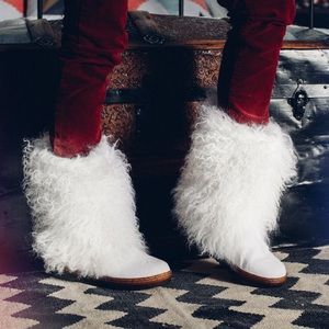 BearPaw Boots Women’s White Size 7 Boetis II Mid Calf